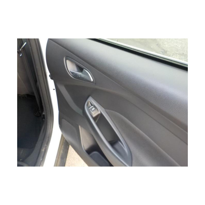 Feu arriere secondaire droit (feux) FORD FOCUS 3 PHASE 2 BREAK d’occasion