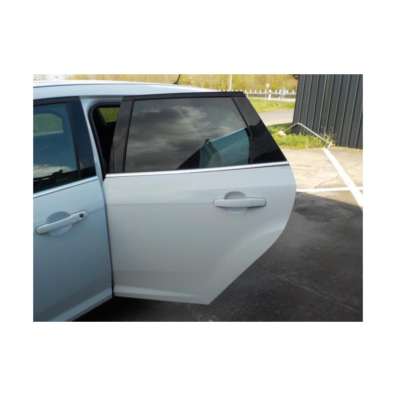 Feu arriere secondaire droit (feux) FORD FOCUS 3 PHASE 2 BREAK d’occasion