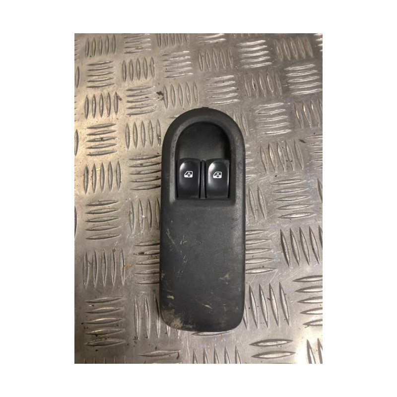 Interrupteur de leve vitre avant gauche RENAULT CLIO 3 PHASE 1 d’occasion