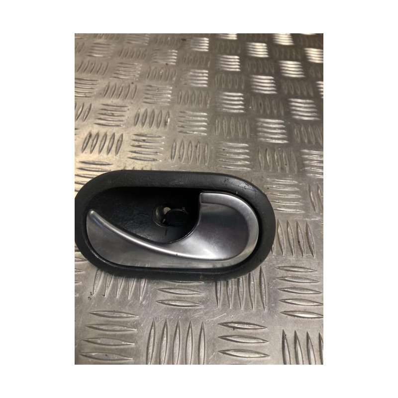 Poignee interieur avant gauche RENAULT MEGANE 2 PHASE 1 d’occasion