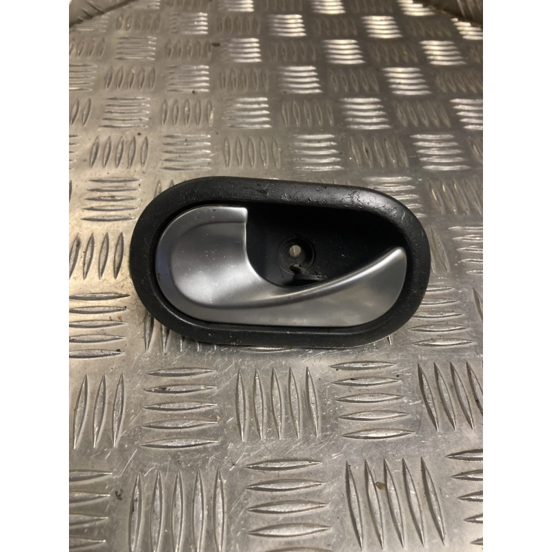 Poignee interieur arriere gauche RENAULT MEGANE 2 PHASE 1 d’occasion