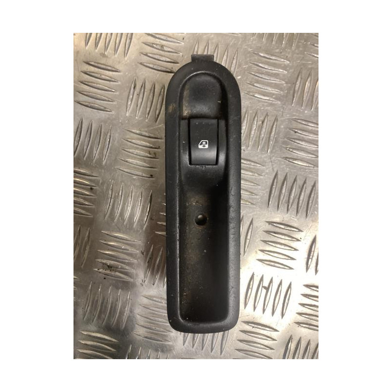 Interrupteur de leve vitre arriere gauche RENAULT MEGANE 2 PHASE 1 d’occasion
