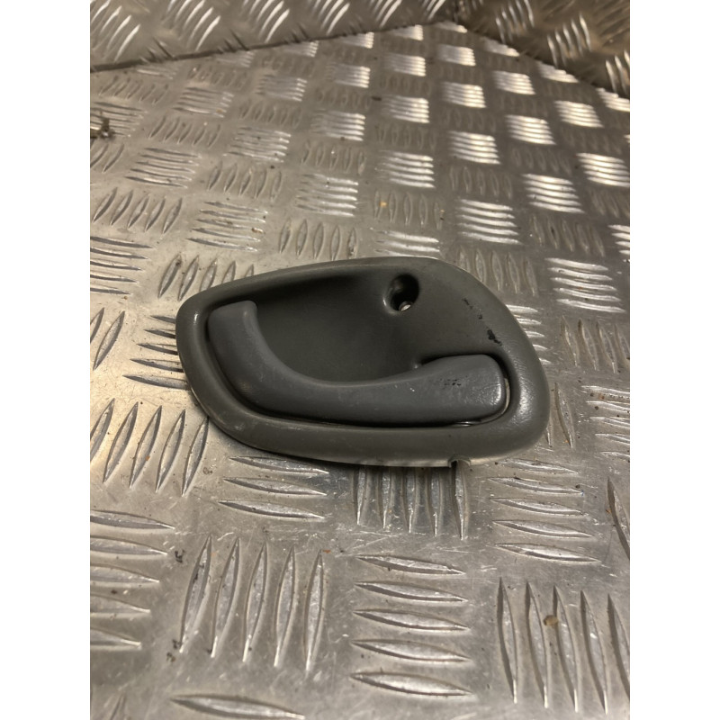 Poignee interieur avant droit SUZUKI GRAND VITARA 1 d’occasion