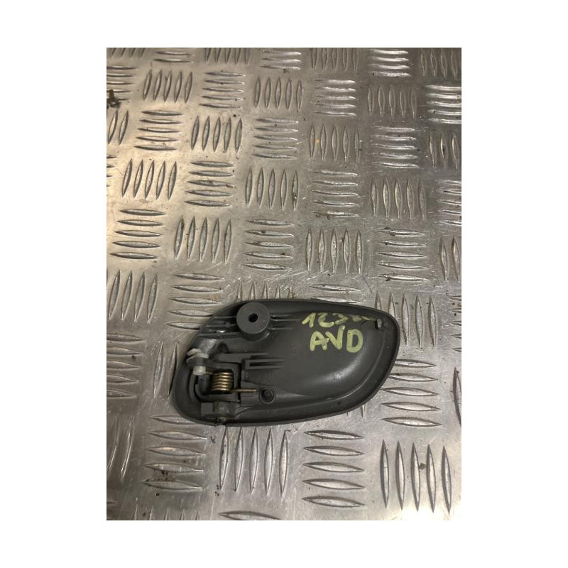 Poignee interieur avant droit SUZUKI GRAND VITARA 1 d’occasion