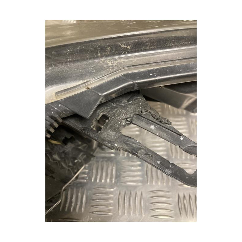 Optique avant principal droit (feux)(phare) RENAULT MEGANE 3 PHASE 2 d’occasion