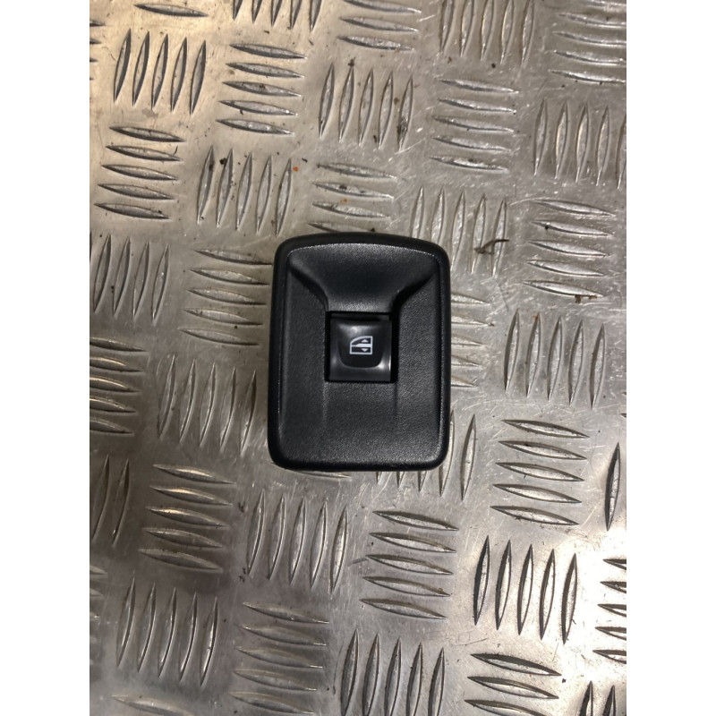 Interrupteur de leve vitre avant droit RENAULT TRAFIC 3 LONG PHASE 1 d’occasion