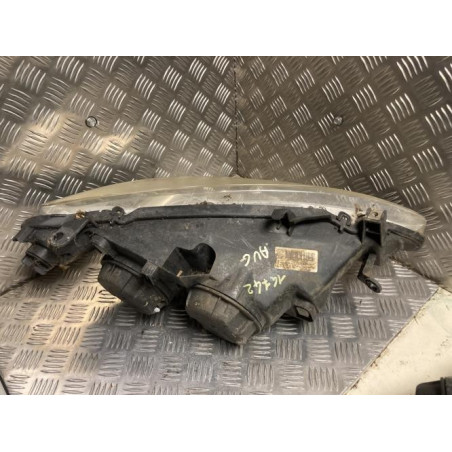 Optique avant principal gauche (feux)(phare) PEUGEOT 307 PHASE 1 BREAK d’occasion