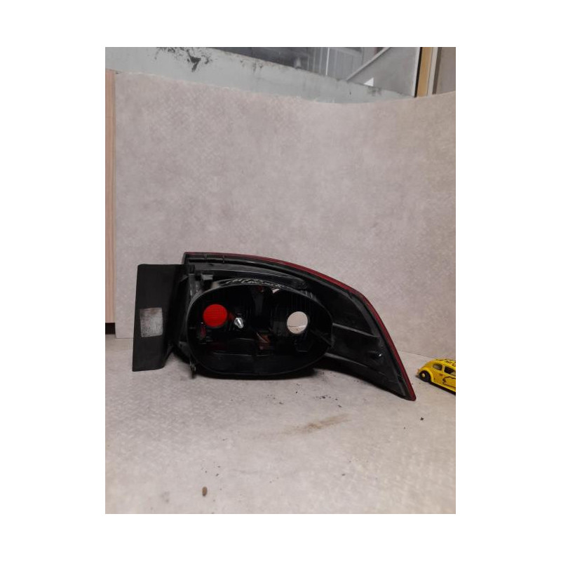 Feu arriere principal gauche (feux) RENAULT LAGUNA 2 PHASE 2 d’occasion