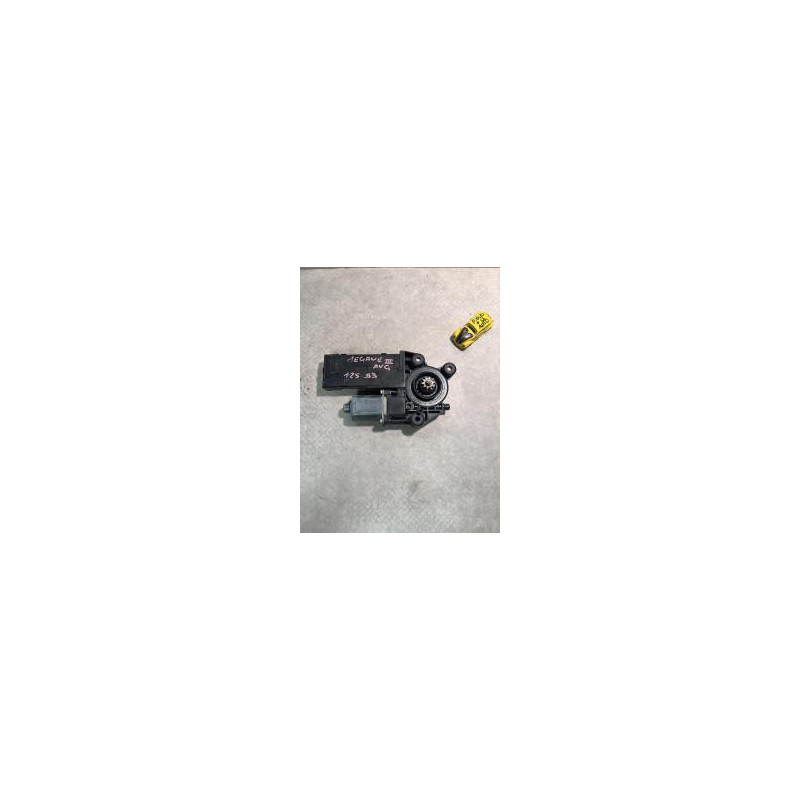 Moteur leve vitre avant gauche RENAULT MEGANE 3 PHASE 1 d’occasion