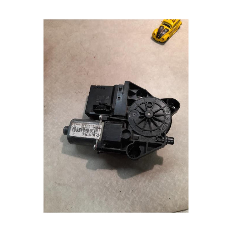 Moteur essuie glace avant droit RENAULT MEGANE 3 PHASE 1 d’occasion