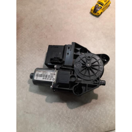 Moteur essuie glace avant droit RENAULT MEGANE 3 PHASE 1 d’occasion