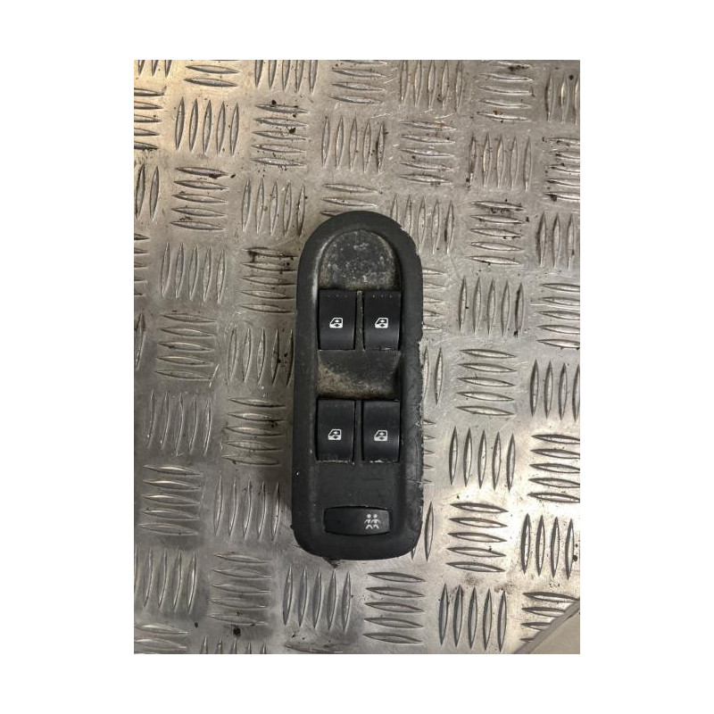 Interrupteur de leve vitre avant gauche RENAULT MEGANE 2 PHASE 1 d’occasion
