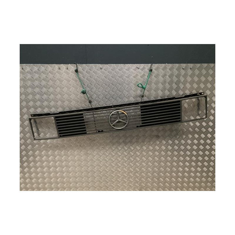 Calandre MERCEDES MB 100 631 d’occasion