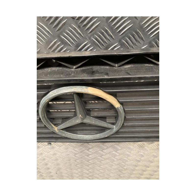 Calandre MERCEDES MB 100 631 d’occasion