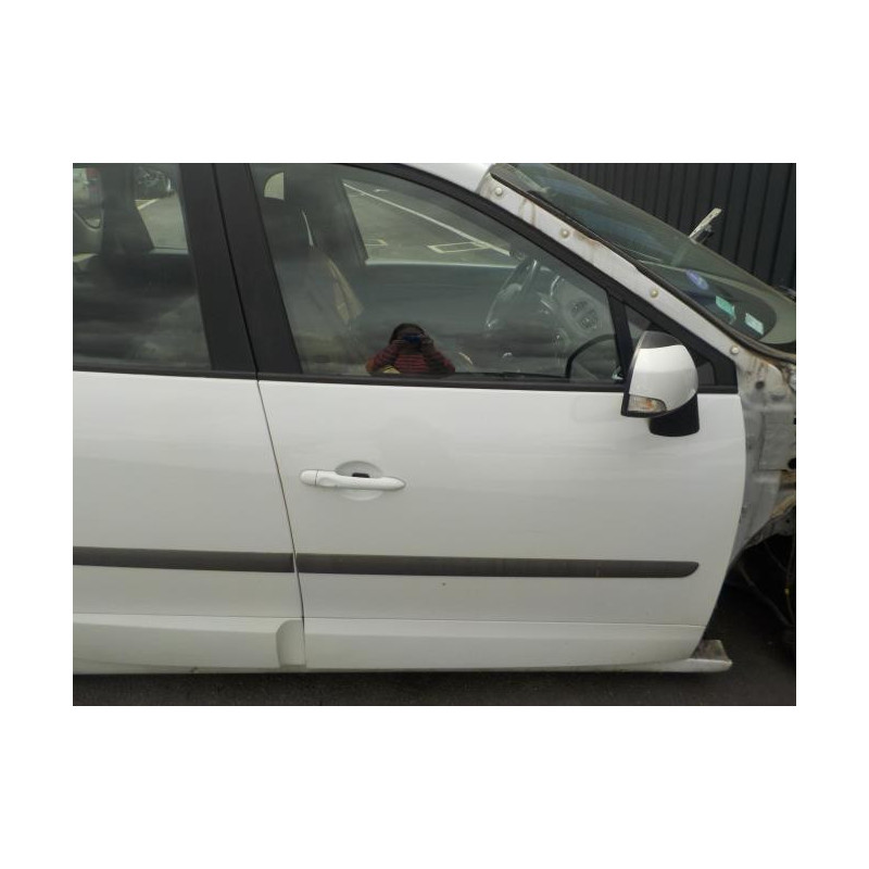 Moyeu avant gauche RENAULT SCENIC 3 PHASE 3 d’occasion