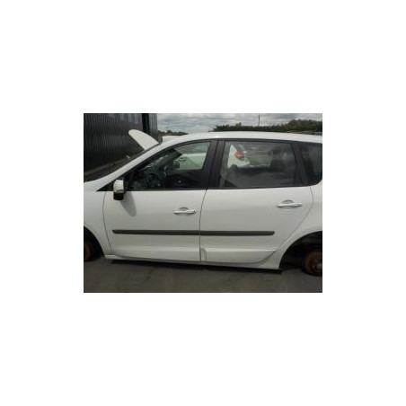 Poignee porte avant gauche RENAULT SCENIC 3 PHASE 3 d’occasion
