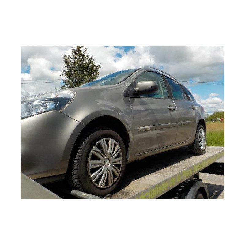 Feu arriere stop central RENAULT CLIO 3 PHASE 2 BREAK d’occasion