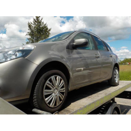 Feu arriere stop central RENAULT CLIO 3 PHASE 2 BREAK d’occasion