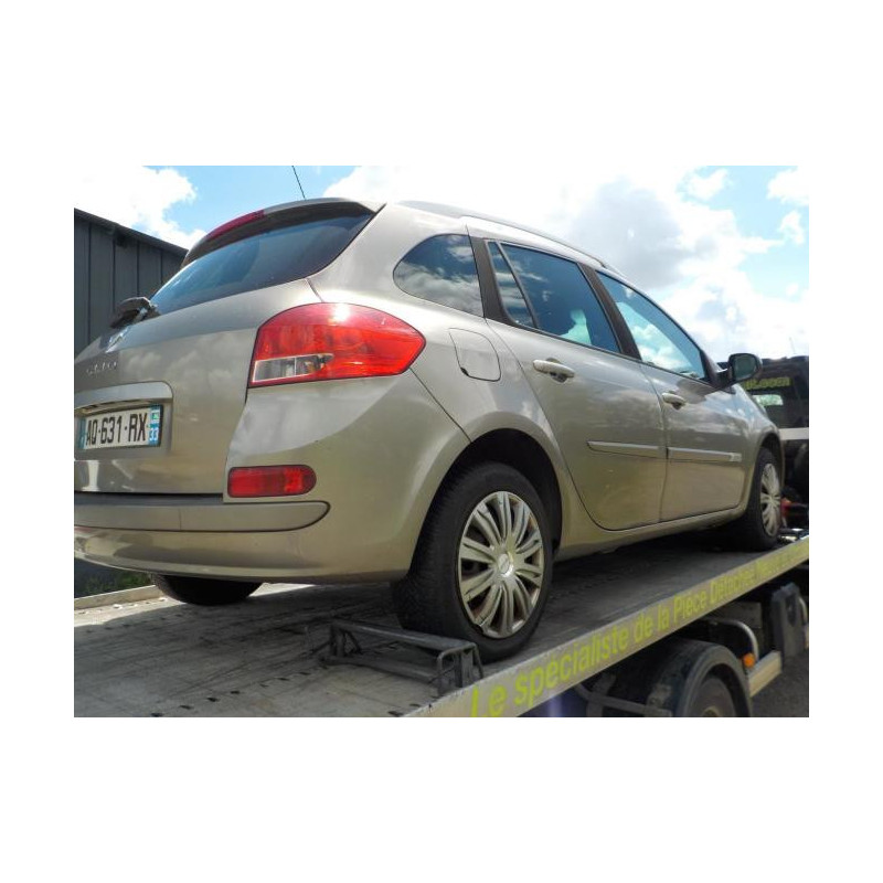 Feu arriere stop central RENAULT CLIO 3 PHASE 2 BREAK d’occasion
