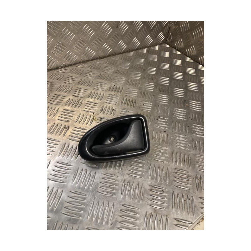 Poignee interieur avant droit RENAULT MASTER 2 PHASE 3 d’occasion