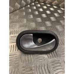 Poignee interieur avant gauche RENAULT MEGANE 2 PHASE 1 d’occasion
