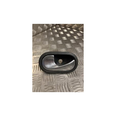 Poignee interieur avant gauche RENAULT MEGANE 2 PHASE 1 d’occasion