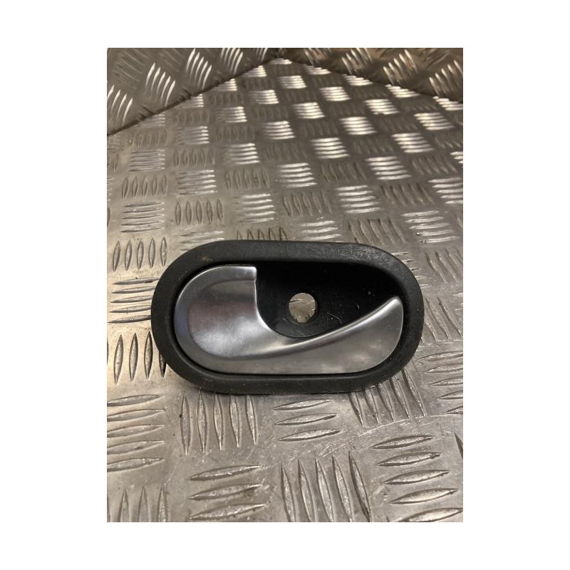 Poignee interieur avant gauche RENAULT MEGANE 2 PHASE 1 d’occasion
