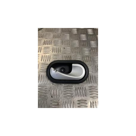 Poignee interieur avant droit DACIA SANDERO 1 d’occasion