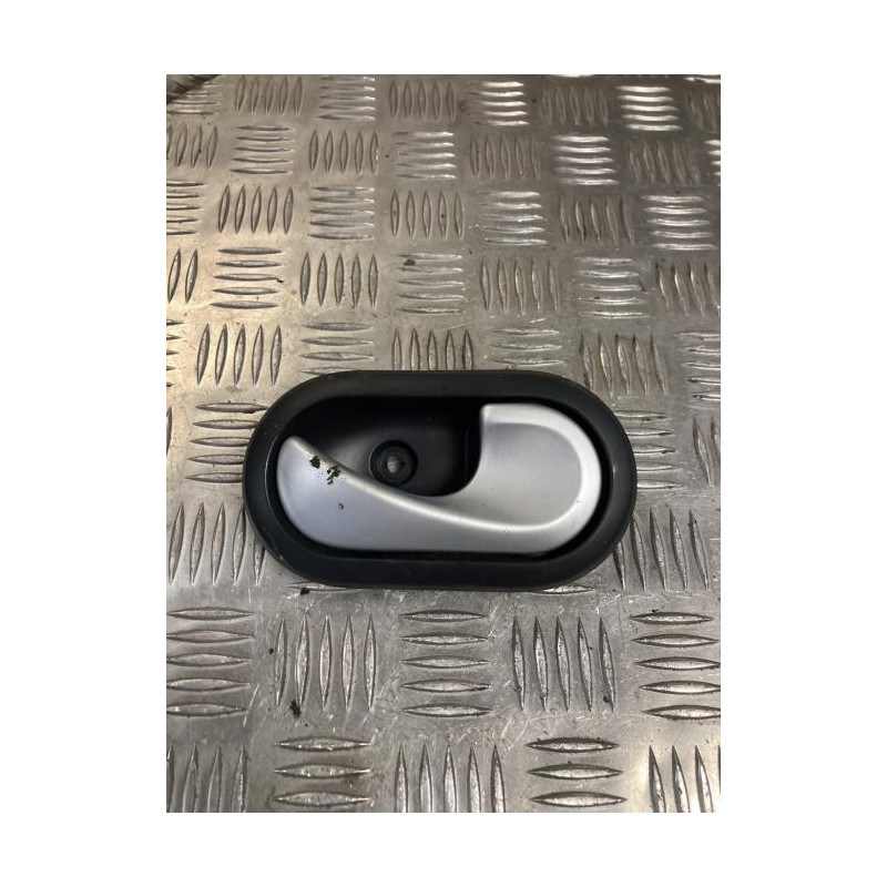 Poignee interieur avant droit DACIA SANDERO 1 d’occasion