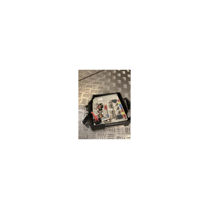 Porte fusible RENAULT CLIO 3 PHASE 1 d’occasion