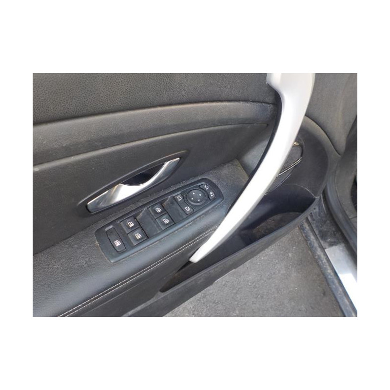 Platine feu arriere gauche RENAULT MEGANE 3 PHASE 1 BREAK d’occasion
