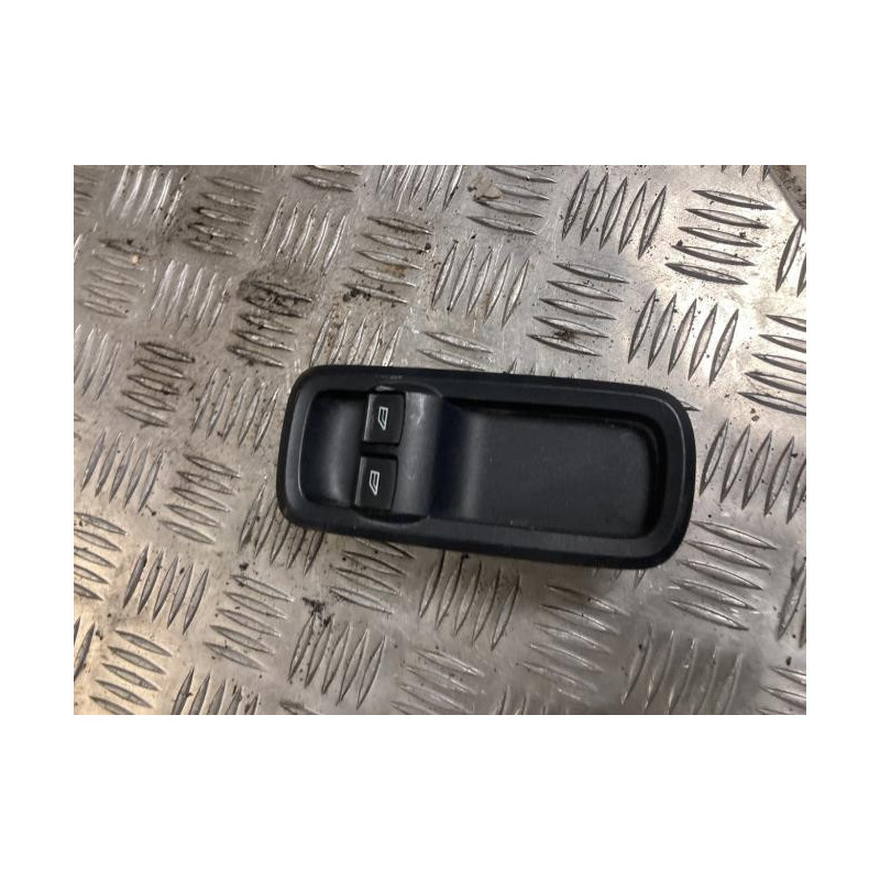 Interrupteur de leve vitre avant gauche FORD FIESTA 6 PHASE 1 d’occasion