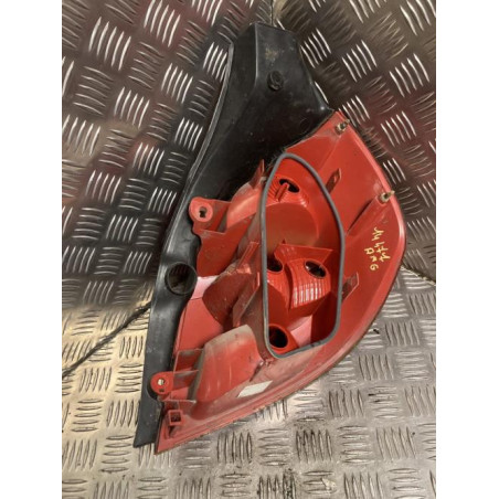Feu arriere principal gauche (feux) RENAULT CLIO 3 PHASE 1 d’occasion