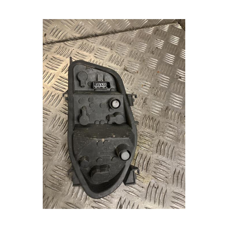 Platine feu arriere droit RENAULT CLIO 3 PHASE 1 d’occasion