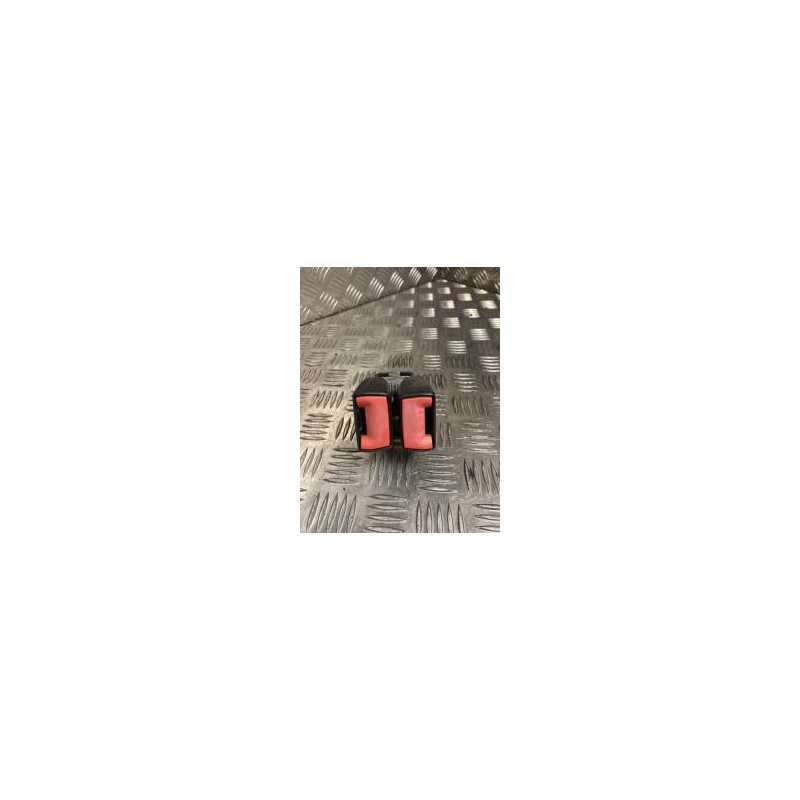 Attache ceinture arriere centrale FORD FIESTA 6 PHASE 1 d’occasion