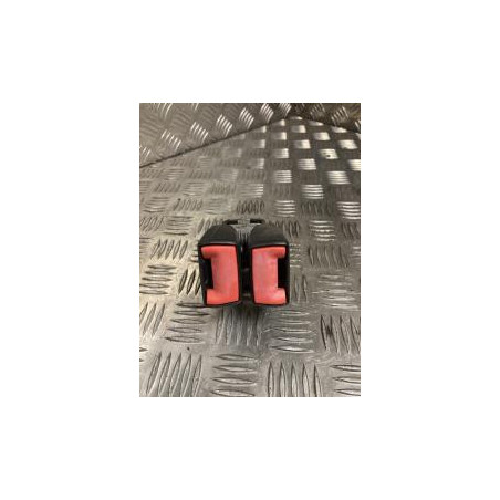 Attache ceinture arriere centrale FORD FIESTA 6 PHASE 1 d’occasion