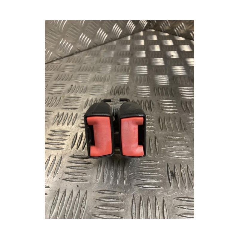 Attache ceinture arriere centrale FORD FIESTA 6 PHASE 1 d’occasion
