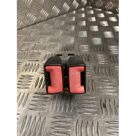 Attache ceinture arriere centrale FORD FIESTA 6 PHASE 1 d’occasion
