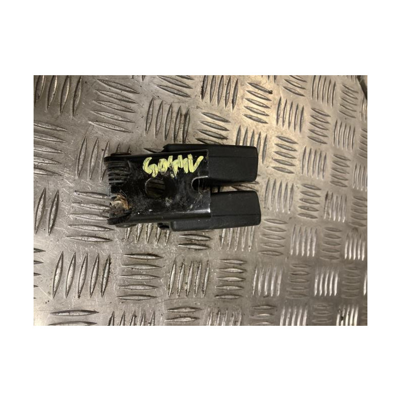 Attache ceinture arriere centrale FORD FIESTA 6 PHASE 1 d’occasion