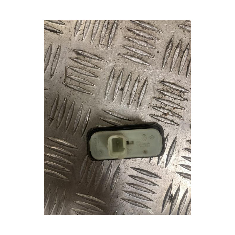 Bouton de coffre RENAULT CLIO 3 PHASE 1 d’occasion