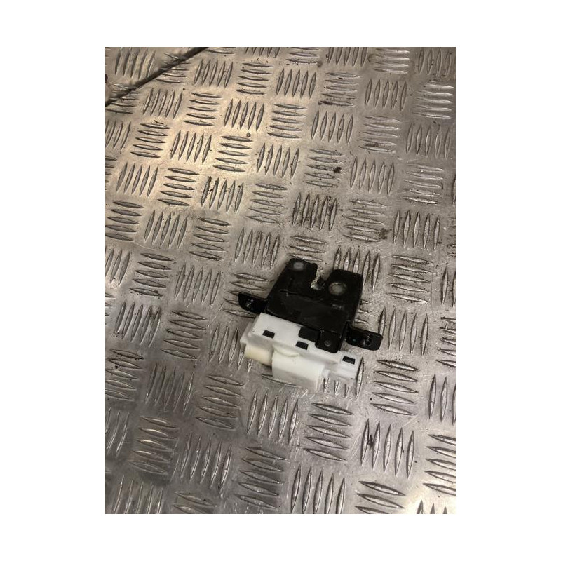 Serrure de coffre RENAULT CLIO 3 PHASE 1 d’occasion