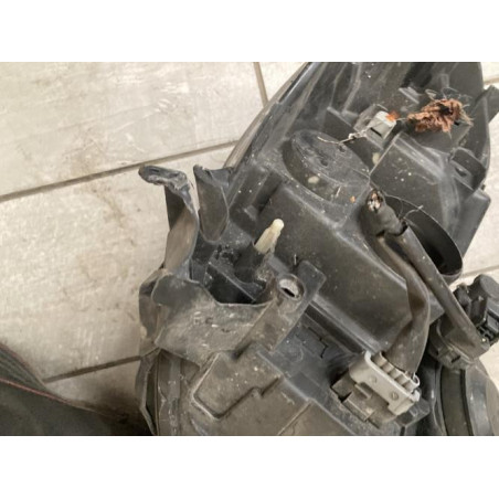 Optique avant principal gauche (feux)(phare) RENAULT CLIO 3 PHASE 2 d’occasion