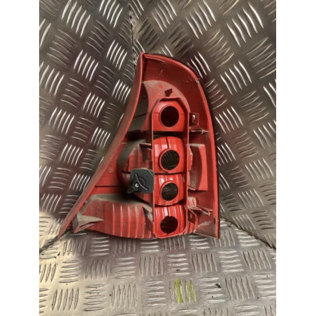Feu arriere principal gauche (feux) RENAULT CLIO 2 PHASE 2 d’occasion