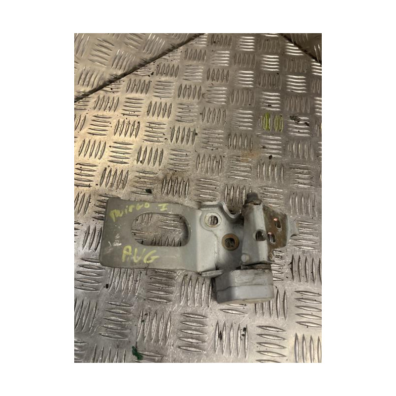 Charniere de porte avant gauche RENAULT TWINGO 1 PHASE 2 d’occasion
