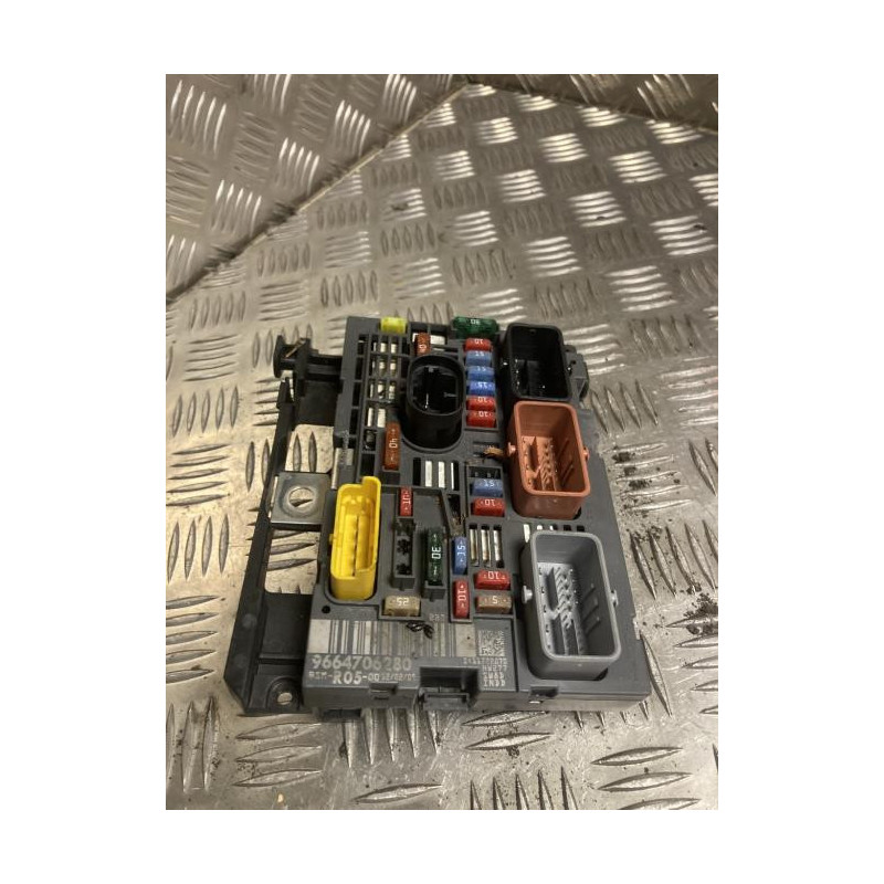 Boitier servitude moteur (BSM) PEUGEOT 308 1 PHASE 1 d’occasion