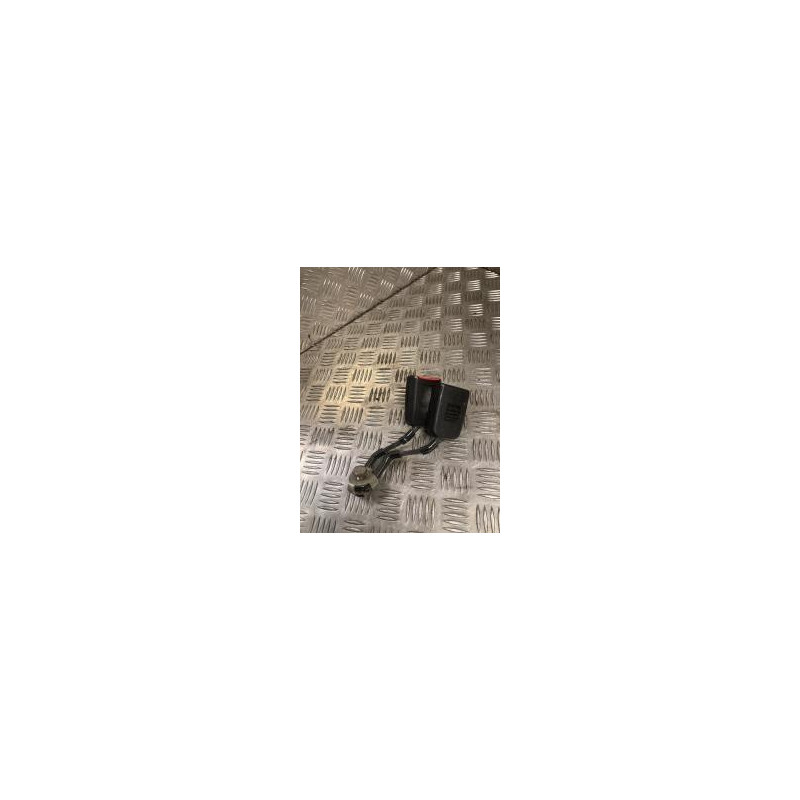 Attache ceinture arriere gauche VOLKSWAGEN GOLF 4 d’occasion