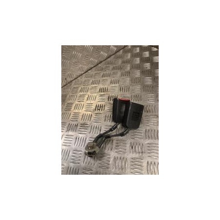 Attache ceinture arriere gauche VOLKSWAGEN GOLF 4 d’occasion