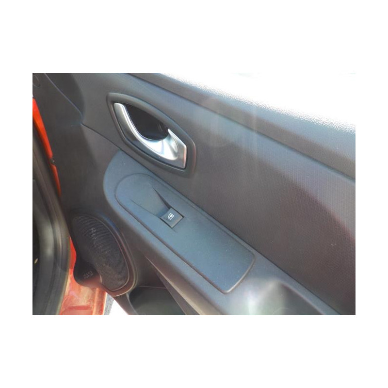 Feu arriere secondaire gauche (feux) RENAULT CLIO 4 PHASE 1 d’occasion