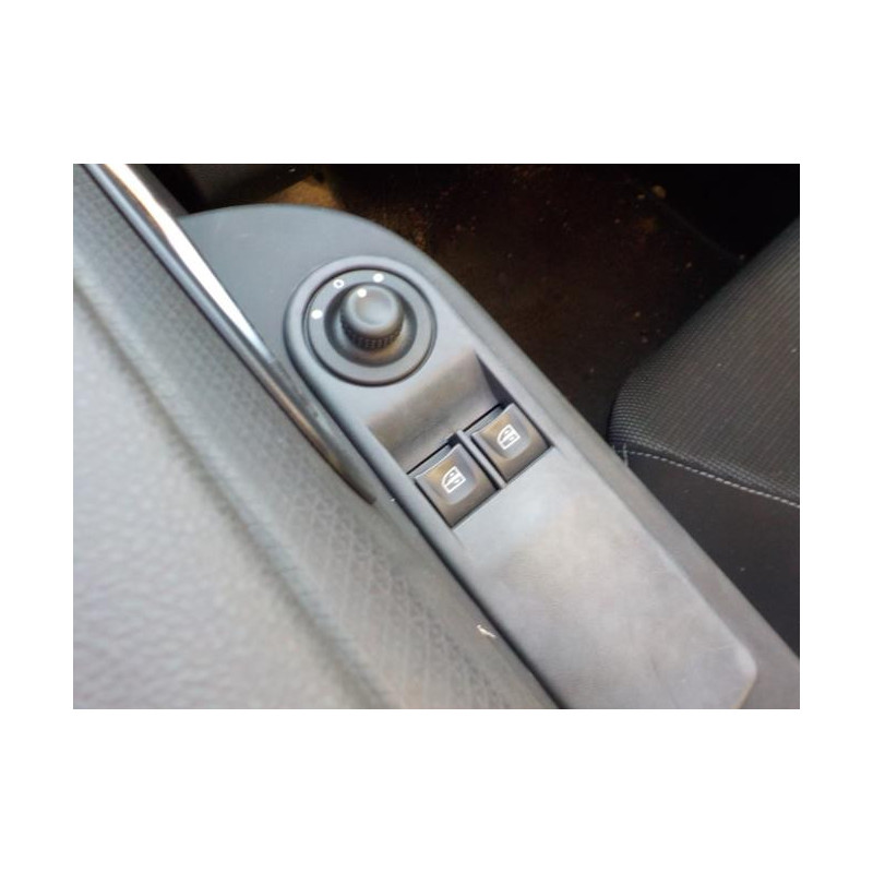 Feu arriere secondaire gauche (feux) RENAULT CLIO 4 PHASE 1 d’occasion