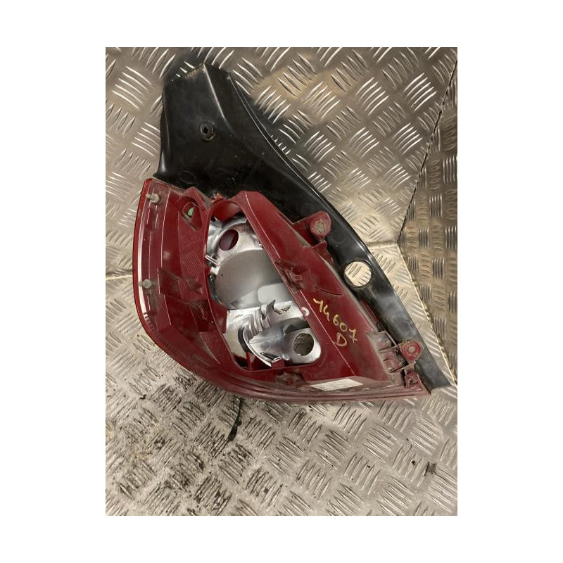 Feu arriere principal droit (feux) RENAULT CLIO 3 PHASE 2 d’occasion